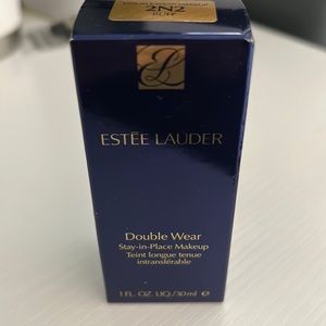 Estée Lauder Double Wear Stay in Place Makeup Foundation Shade 2N2 Buff